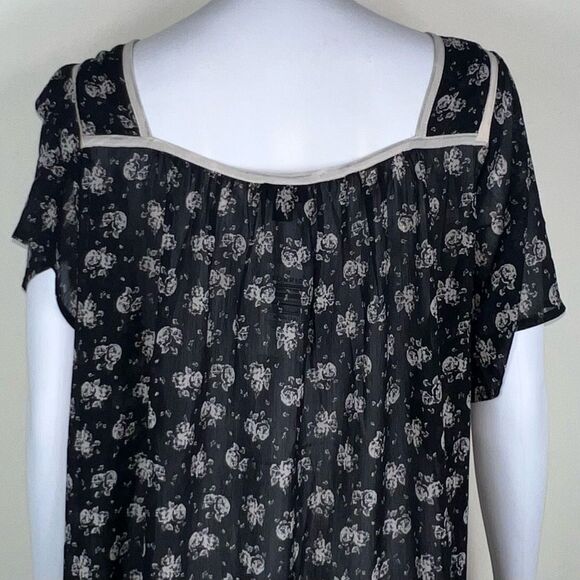 Torrid Square Neck Tulip Sleeve Black and White Ditzy Floral Print - Picture 6 of 13